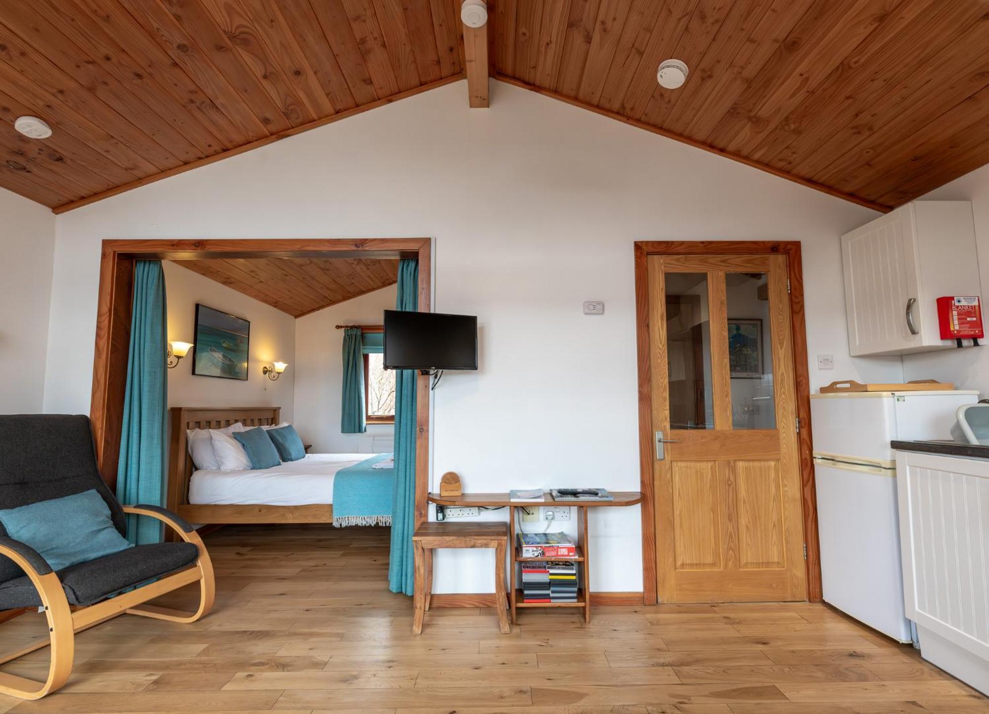 Loch Insh Chalets Ltd Kincraig Phòng bức ảnh